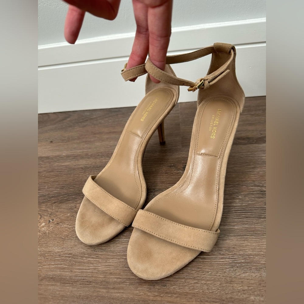 Michael Kors Collection, Tan Suede Kitten Heels, Size 37.5 - Picture 1 of 3
